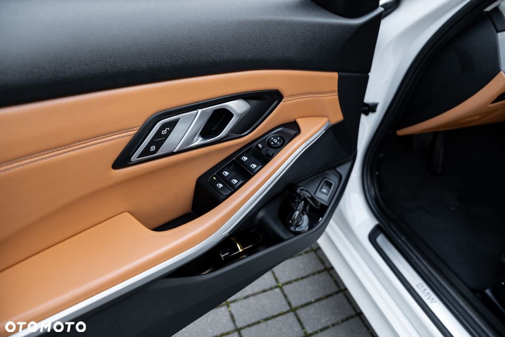 BMW Seria 3 330d xDrive - 17