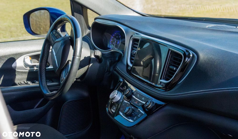 Chrysler Pacifica - 6