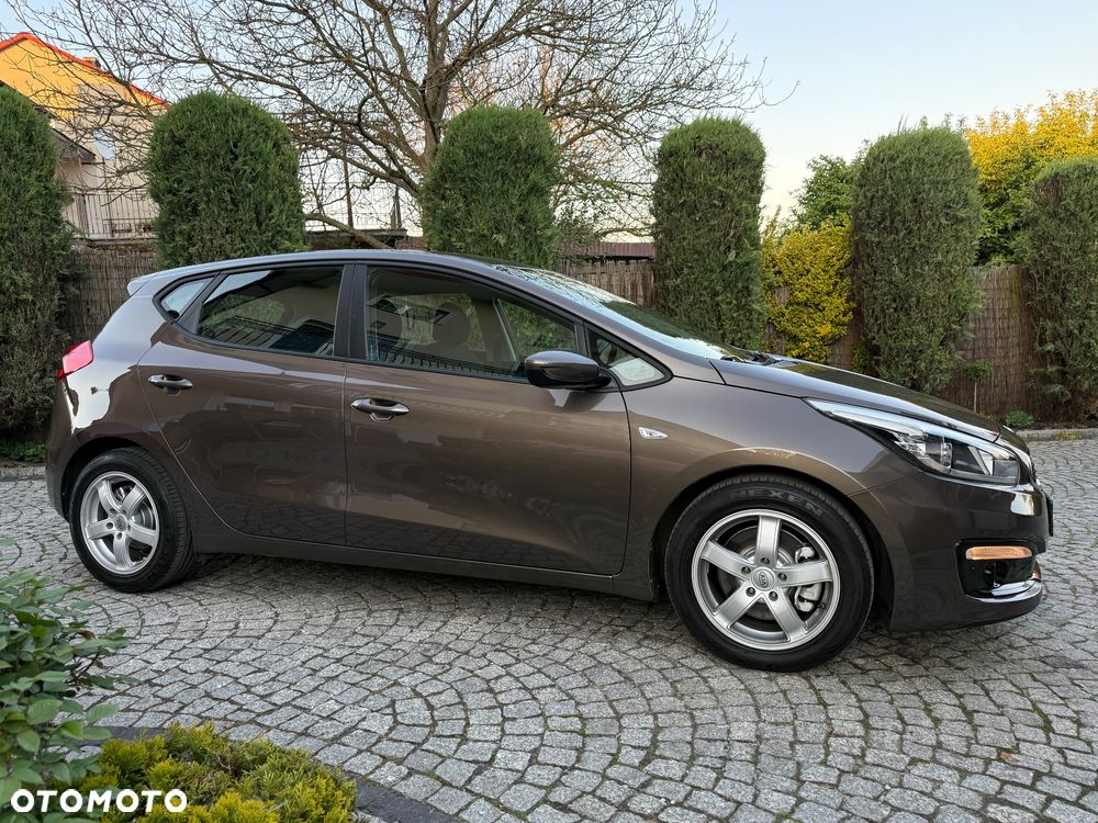 Kia Ceed 1.4 CVVT Dream Team Edition - 4