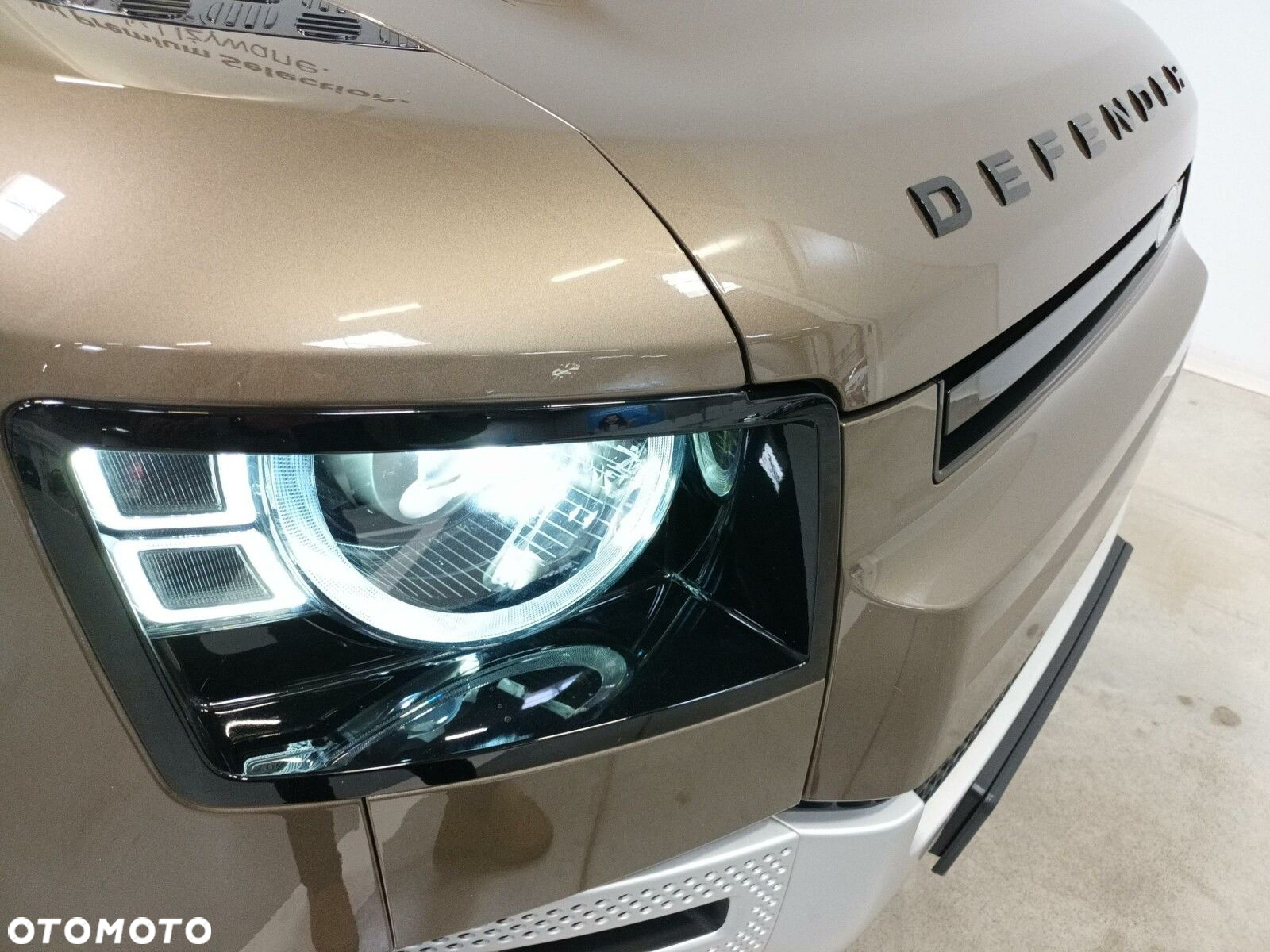 Land Rover Defender - 22