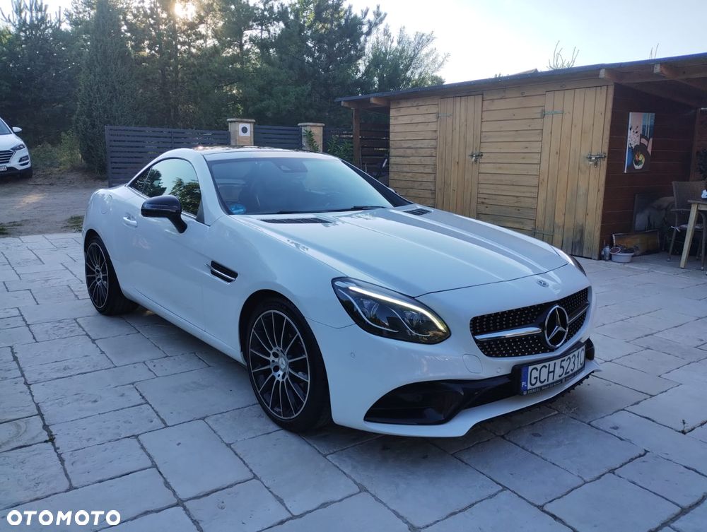 Mercedes-Benz SLC - 11