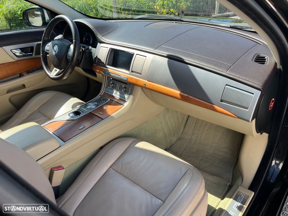 Jaguar XF 3.0 D V6 Premium Luxury - 22