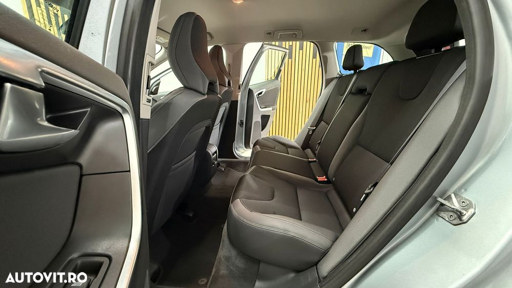 Volvo XC 60 D4 Momentum - 17