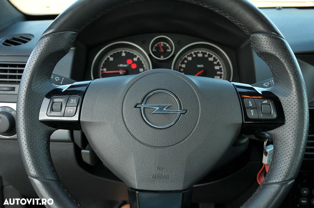 Opel Astra GTC 1.9 CDTI Cosmo - 15