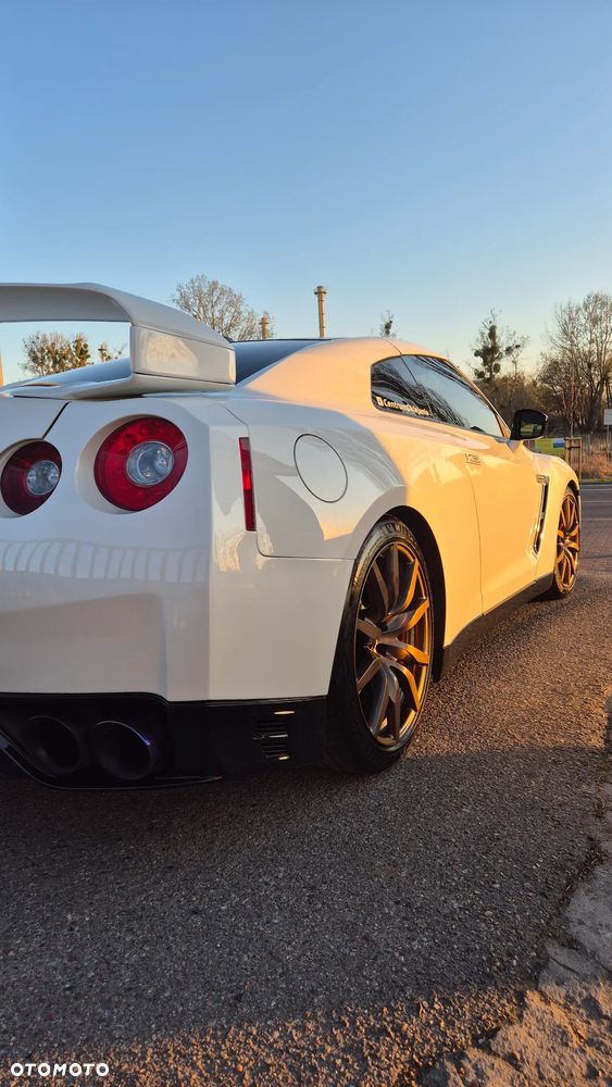 Nissan GT-R - 24