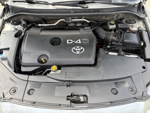 Toyota Avensis 2.2 D-4D Sol Platinium - 9