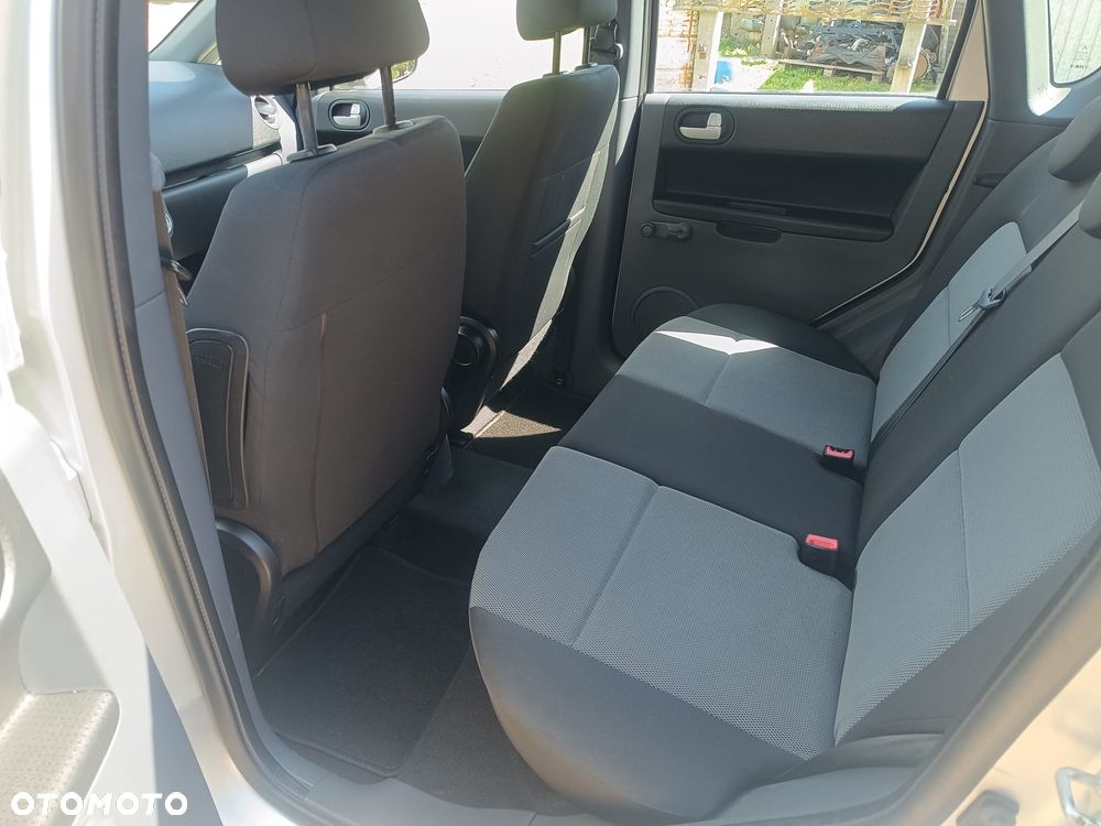 Mitsubishi Colt - 4