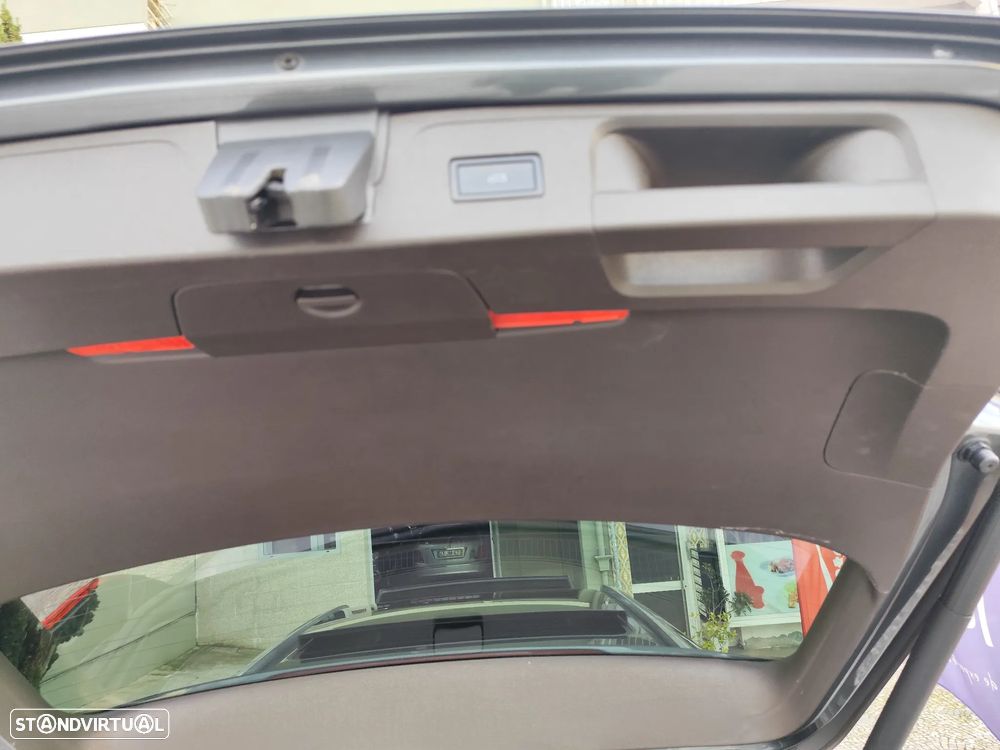 VW Passat Variant 2.0 TDI Highline DSG - 24