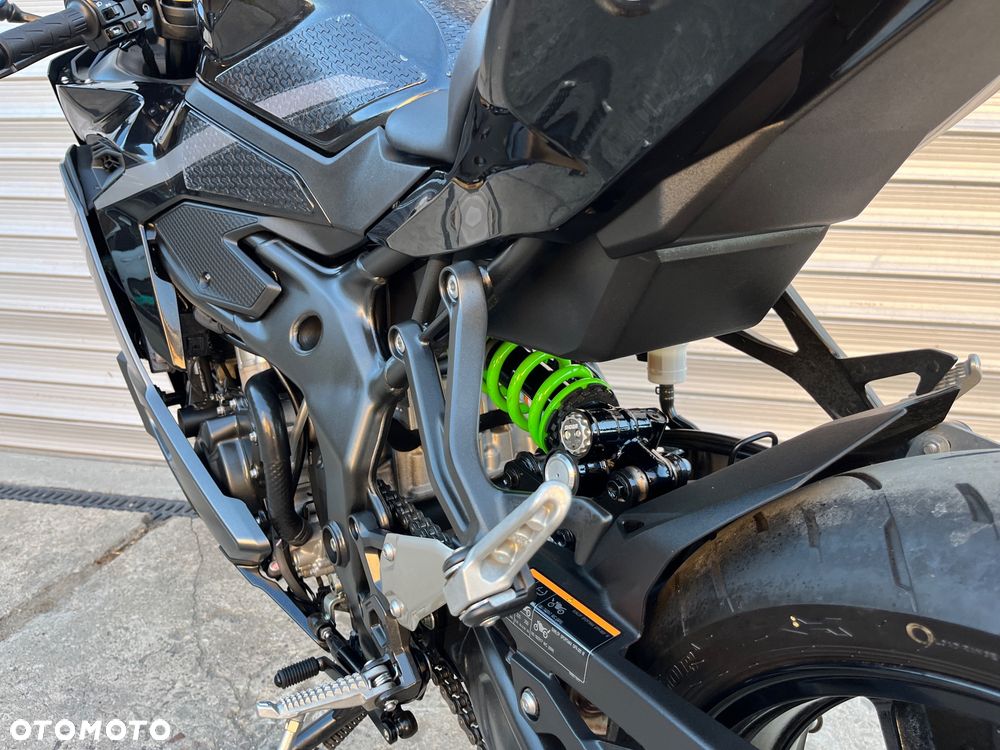 Kawasaki Ninja 400 - 12