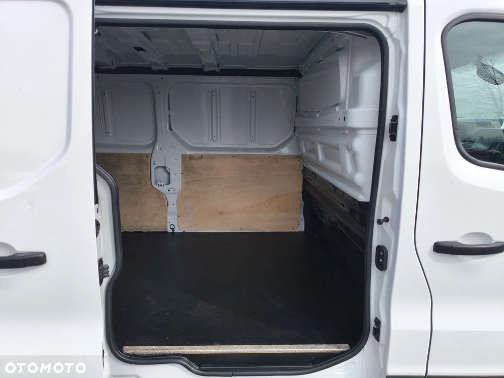 Opel Vivaro - 11