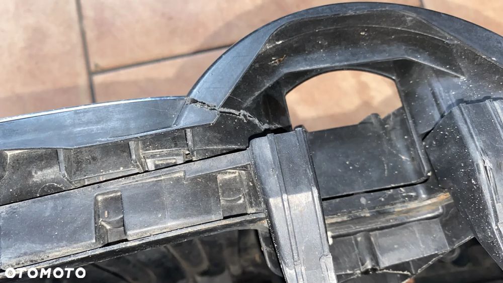 BMW 7 G11 G12 ŻALUZJA GRILL POWIETRZA 7468215 EUROPA USZKODZONA - 4
