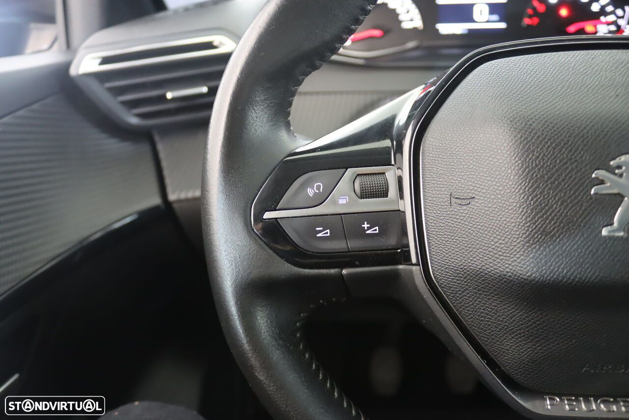 Peugeot 208 - 11