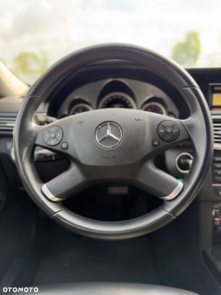 Mercedes-Benz Klasa E - 21