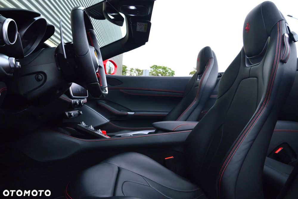 Ferrari Portofino - 16