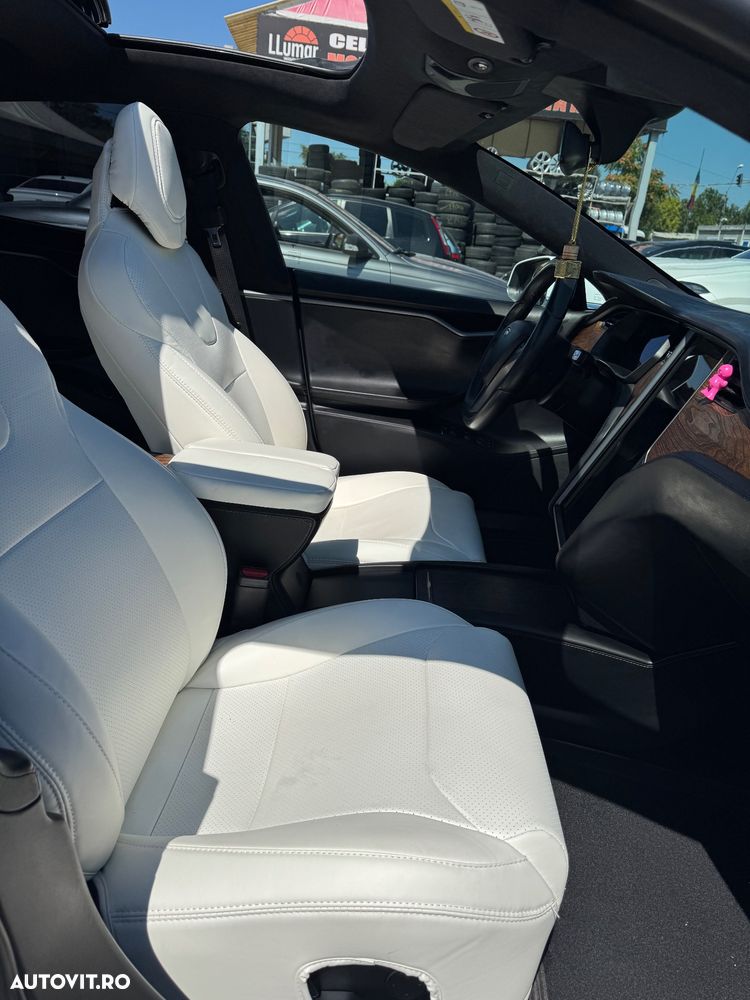 Tesla Model S - 6