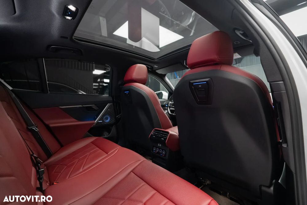 BMW Seria 5 520i AT MHEV - 34