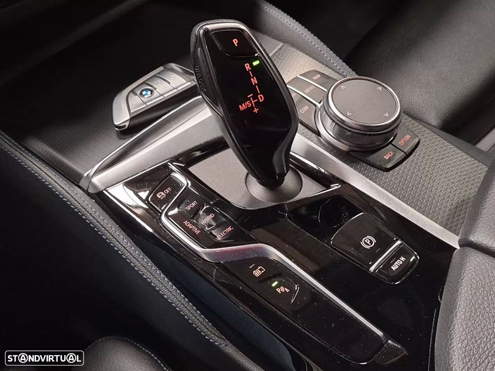 BMW 530 e Pack Desportivo M - 16