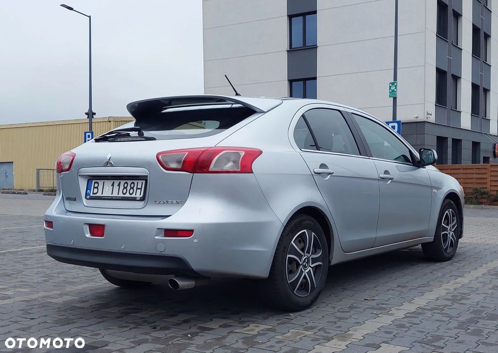 Mitsubishi Lancer 1.8 Invite - 3