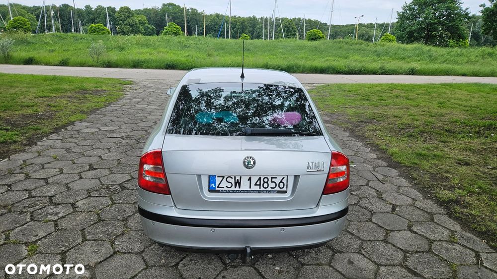 Skoda Octavia 1.6 Ambiente - 6