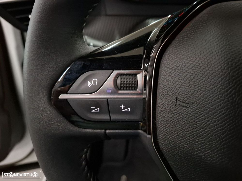 Peugeot e-2008 50 kWh Active - 16