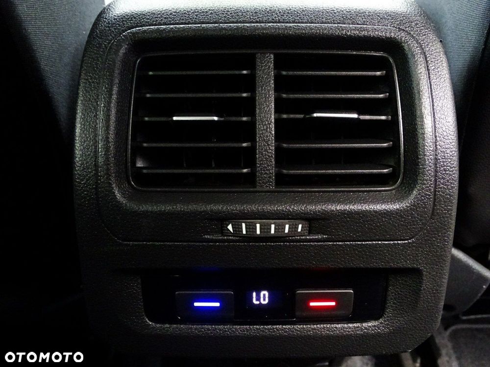 Volkswagen Touran - 35