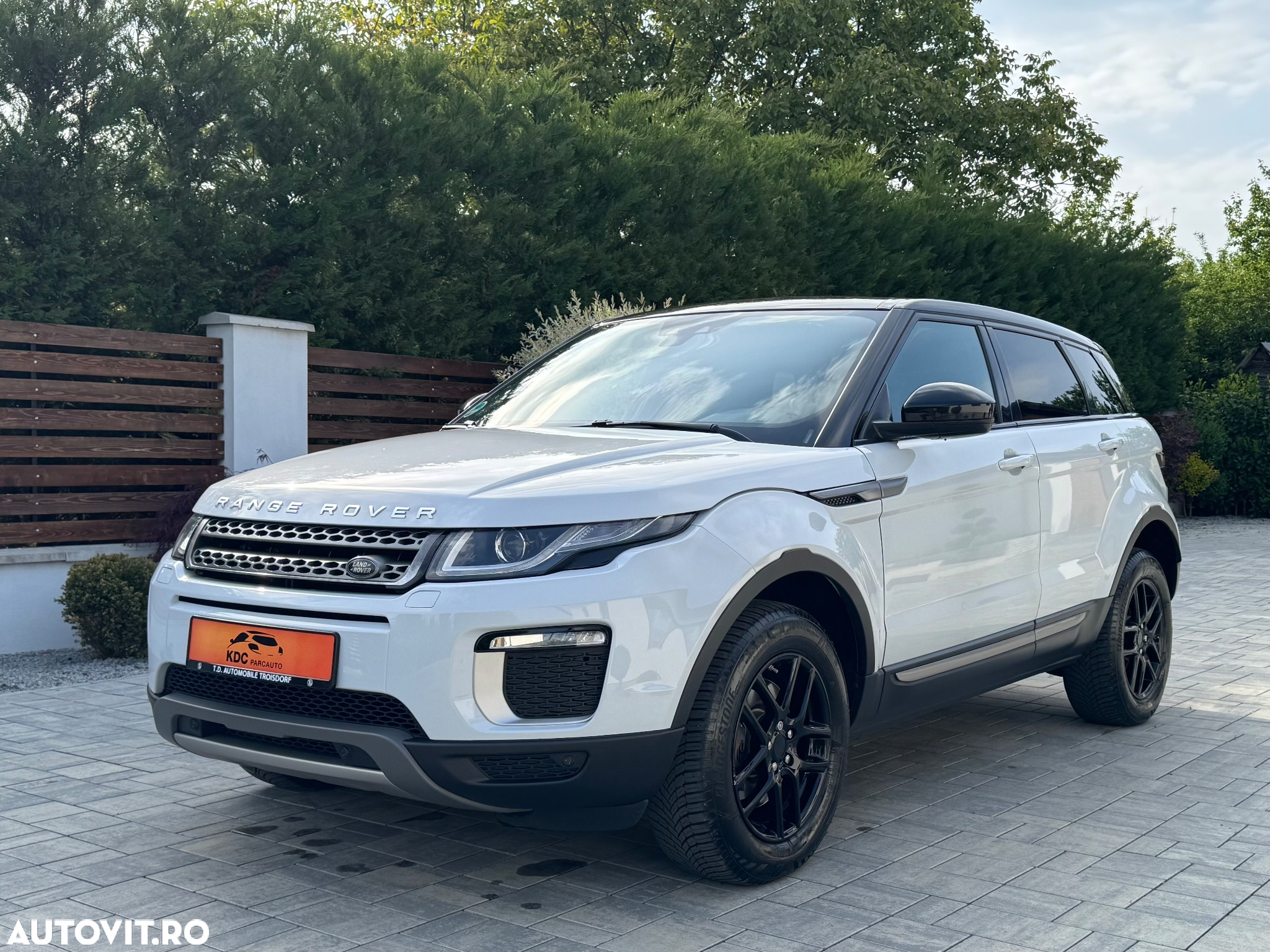 Land Rover Range Rover Evoque 2.0 D180 R-Dynamic HSE - 2