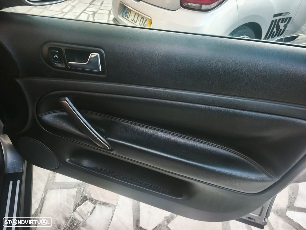 VW Passat 1.9 TDi Highline - 15