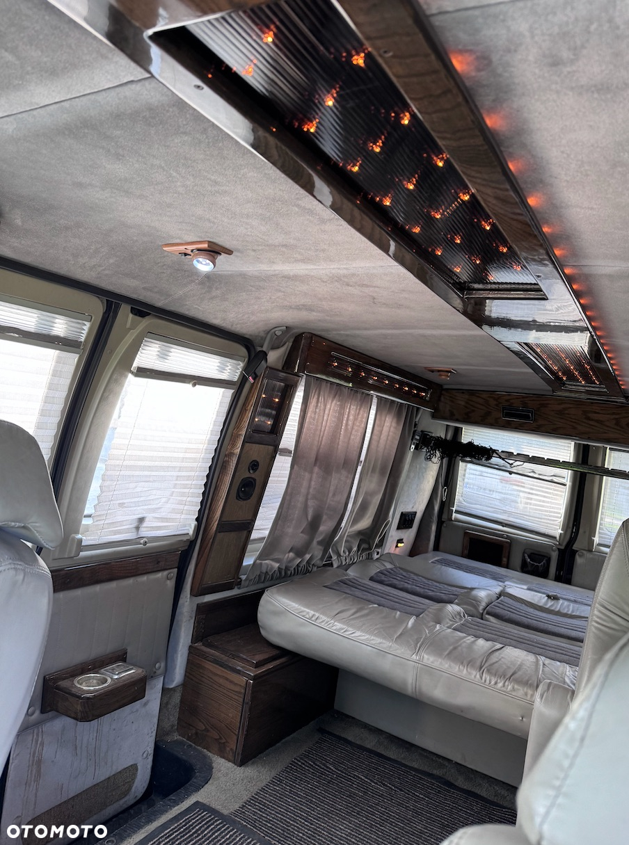 Ford Econoline - 16