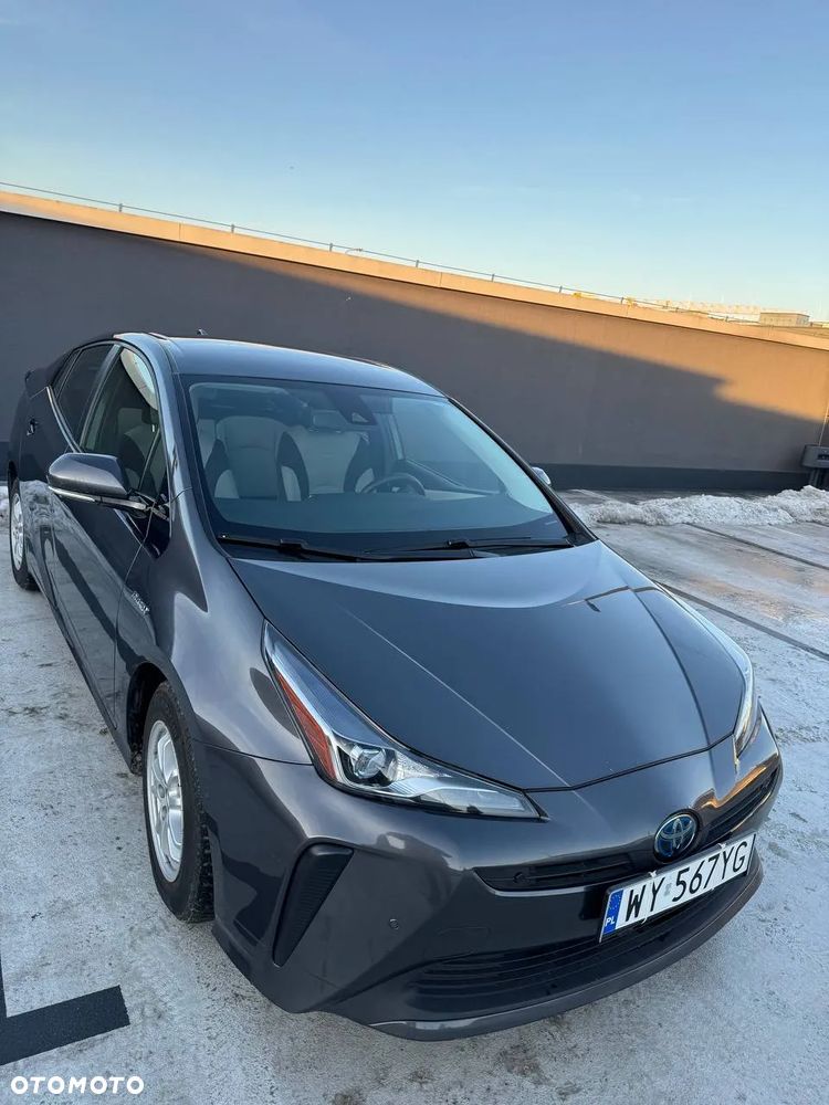 Toyota Prius ver-1-8-hybrid-executive - 2