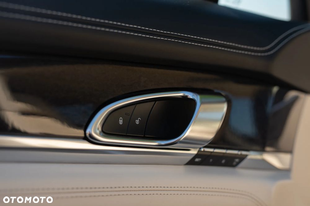 Porsche Panamera Turbo Executive - 11