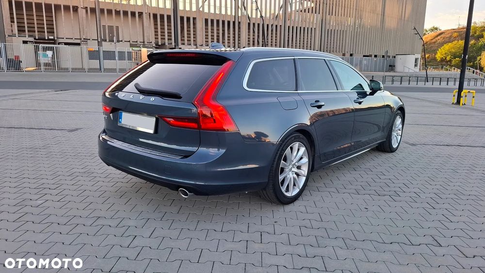 Volvo V90 D3 Momentum - 32