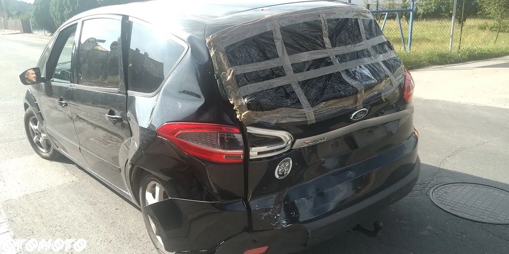 Ford S-Max - 11