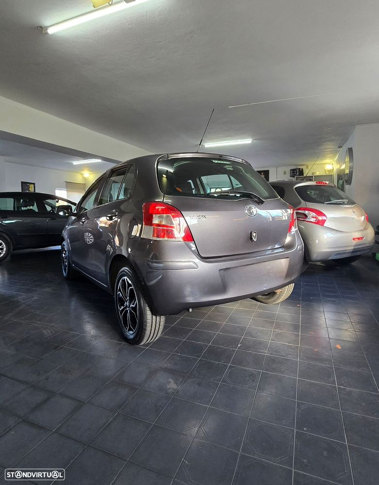 Toyota Yaris 1.4 D-4D AC Manual - 3