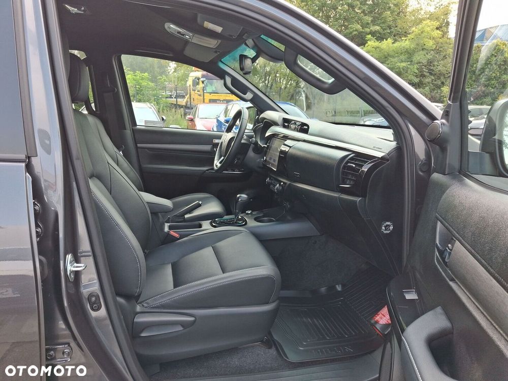 Toyota Hilux 2.8 D-4D mHEV Double Cab Invincible 4x4 - 17