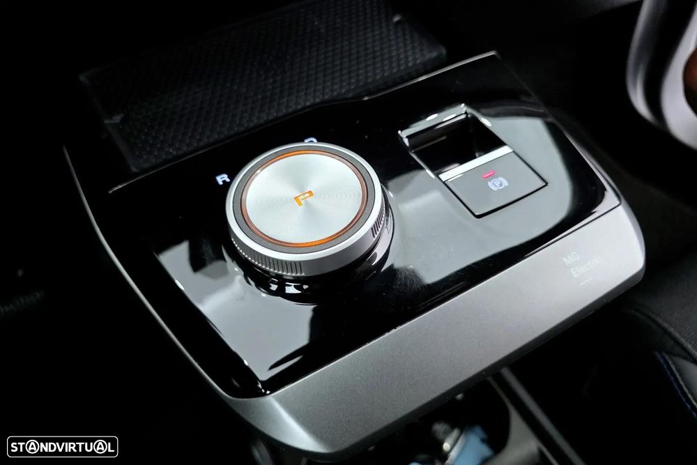 MG MG4 64 kWh Luxury - 24