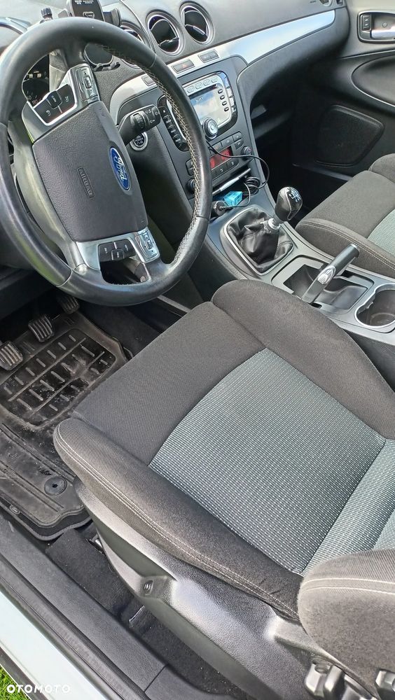 Ford S-Max - 12