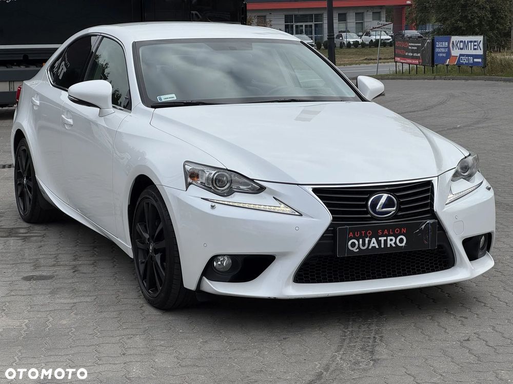 Lexus IS 300h Elite EU6 - 9