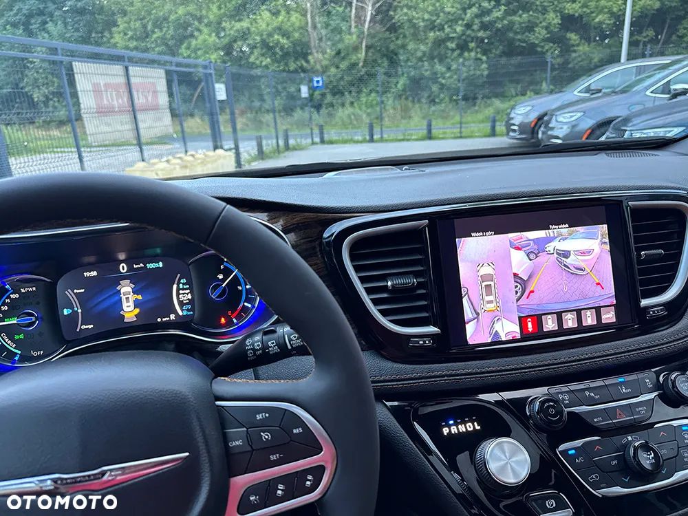 Chrysler Pacifica - 28