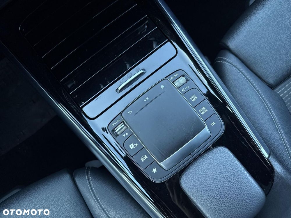 Mercedes-Benz GLA - 17