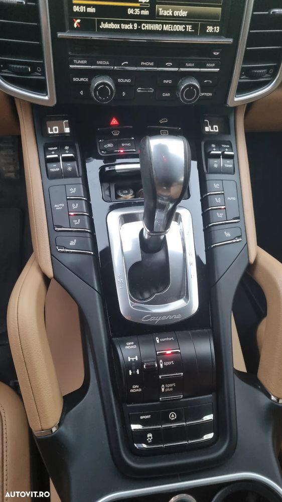 Porsche Cayenne 3.0 L - 25