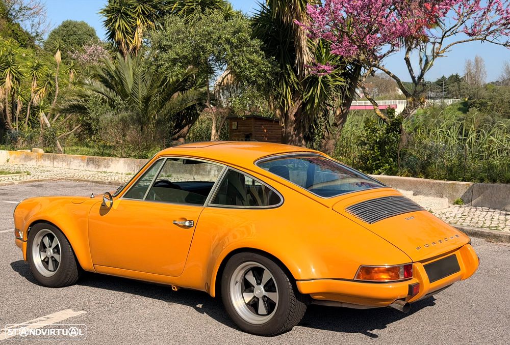 Porsche 911 Série F - 56