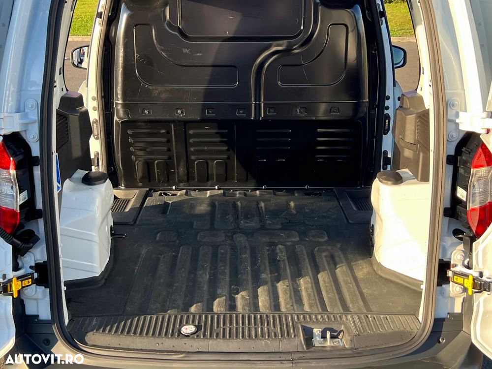 Ford Courier Van - 12