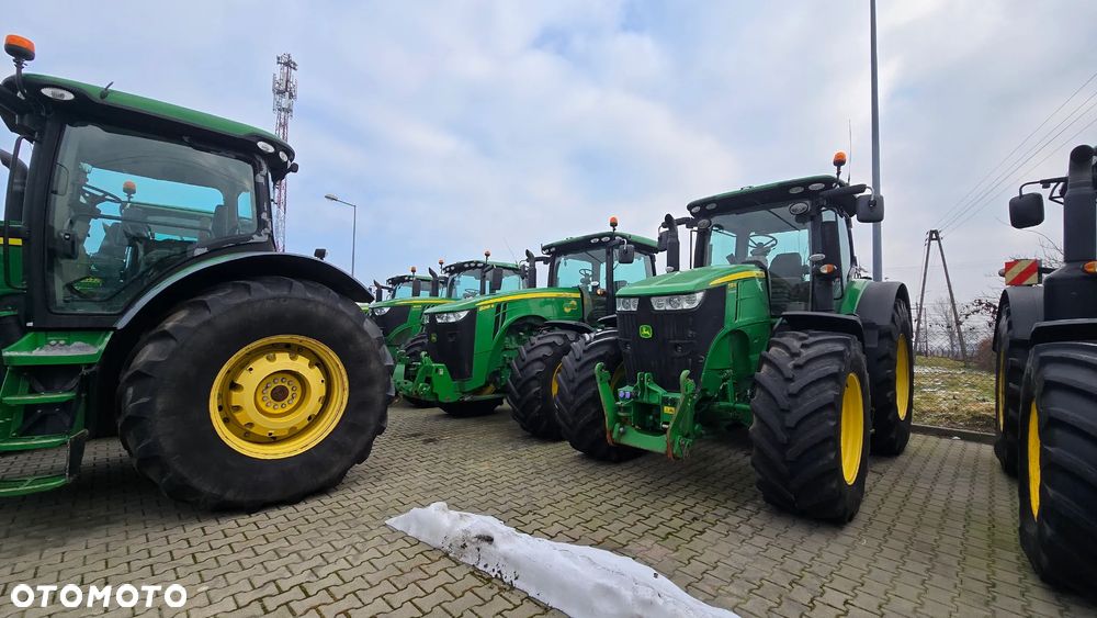 John Deere 6215R - 11