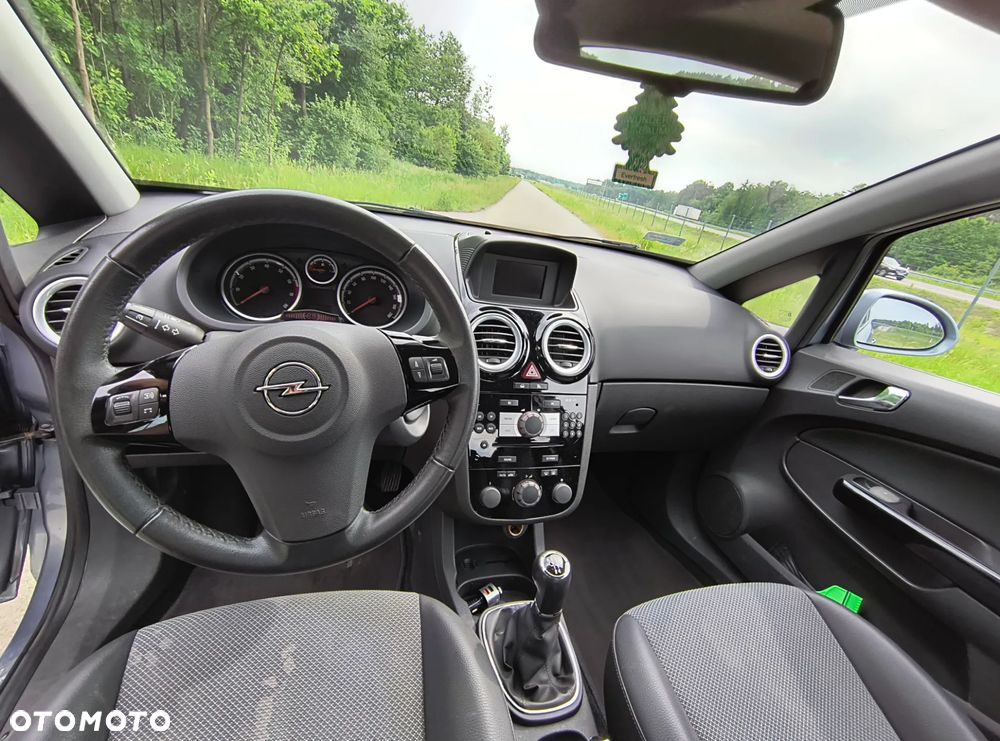 Opel Corsa 1.4 16V Cosmo - 21