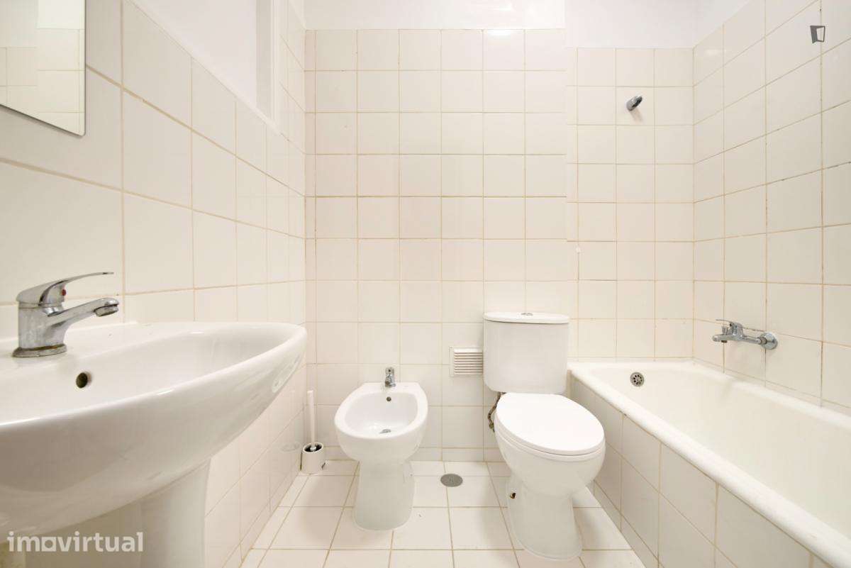 Quarto - localizado em Benfica Lisbon - Grande imagem: 2/33