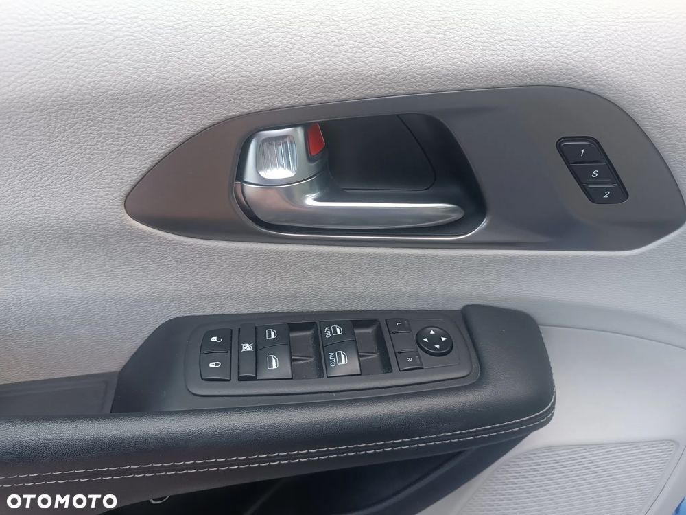 Chrysler Pacifica - 8