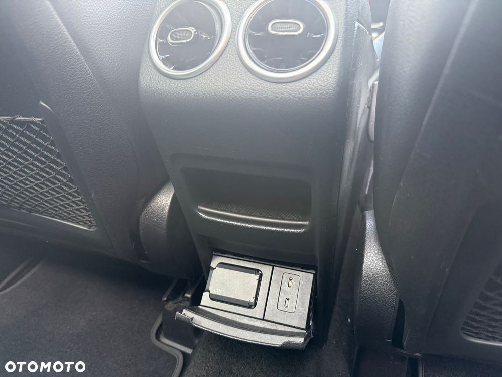 Mercedes-Benz GLB AMG 35 4Matic AMG Speedshift DCT 8G - 34