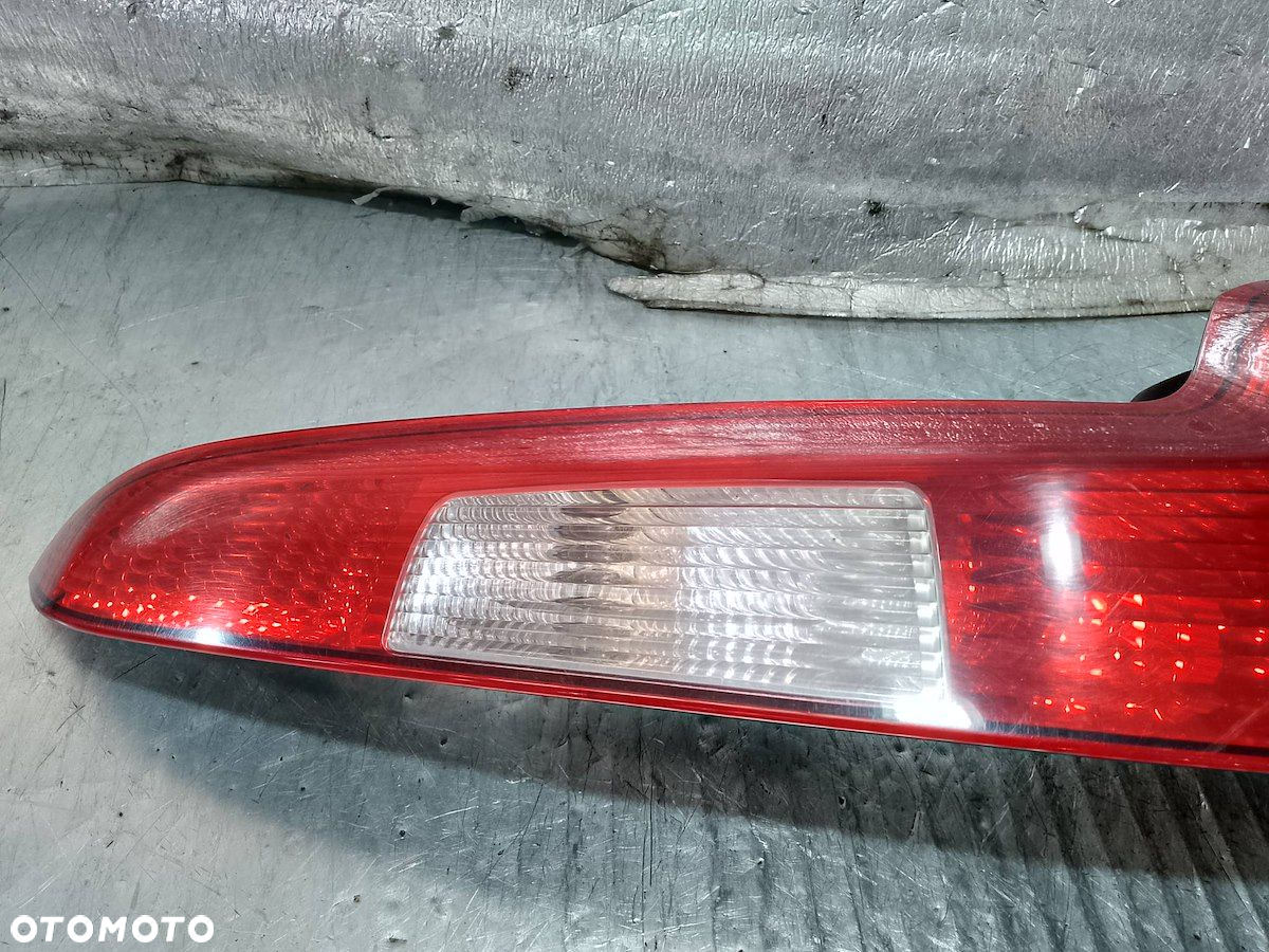LAMPA TYLNA PRAWA VOLVO V50 30678748 KOMBI - 8