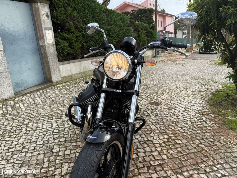 Moto Guzzi V9 Roamer - 18