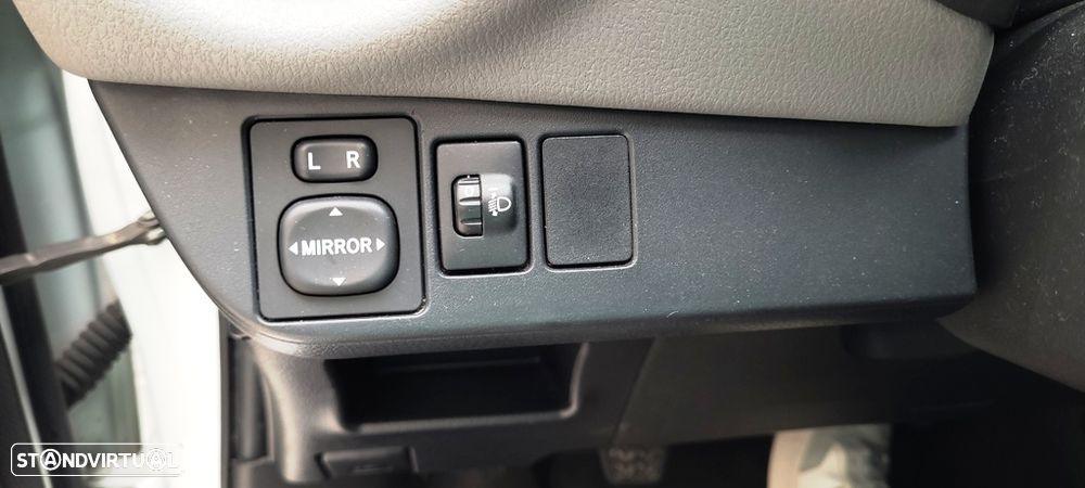 Toyota Yaris 1.33 VVT-i Comfort+P.Style - 30